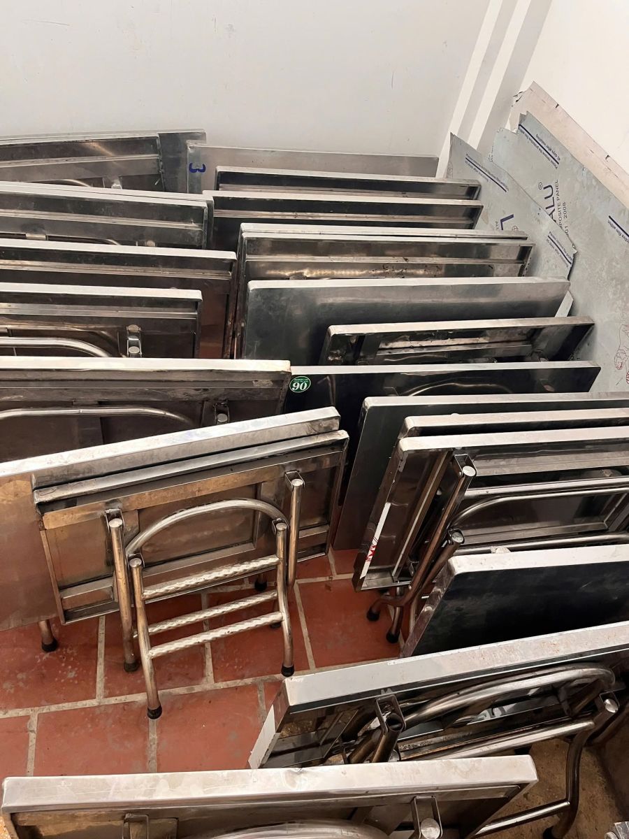 thu mua bàn ghế inox cũ