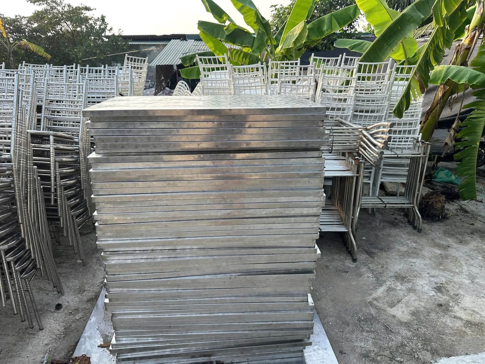 thu mua bàn ghế inox cũ